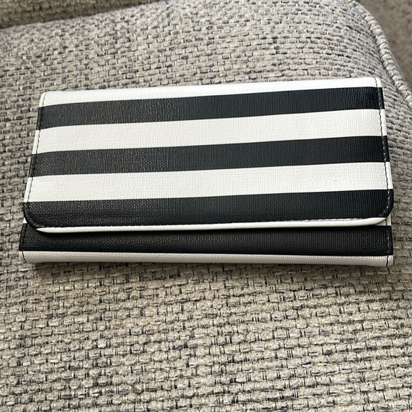 Kut from the Kloth Tri Fold Wallet - Picture 1 of 2